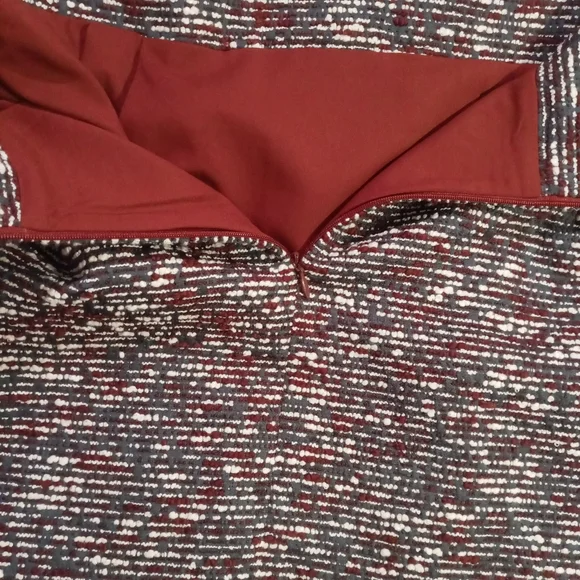 Loft Skirt with Pockets - Picture 3 of 7